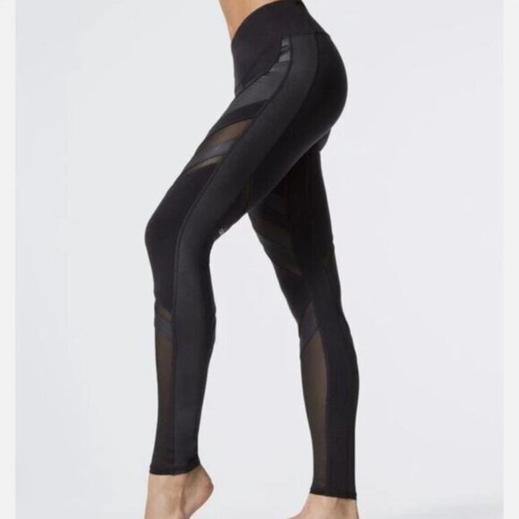 alo || Sheer Mesh Cut-out Epic Leggings in Black - Picture 4 of 13